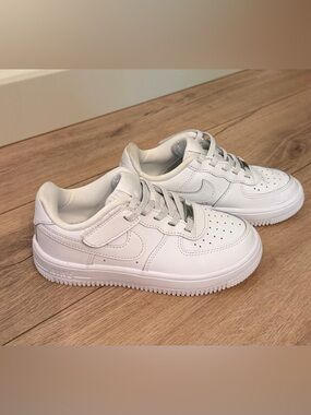 Nike White Low-Top Leather Sneakers with Swoosh NWOT